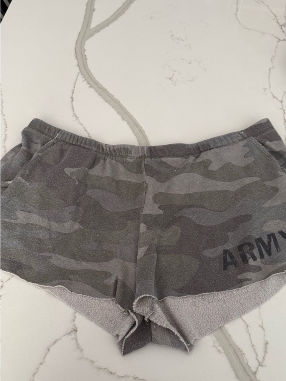 U.S. Army Women's Camo Shorts - Olive Green & Gray Size L - Urban outfitters - Picture 3 of 3